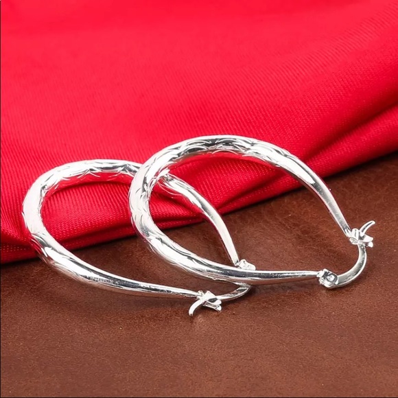 Pretty Silver Oval Hoop Earrings - Picture 2 of 3